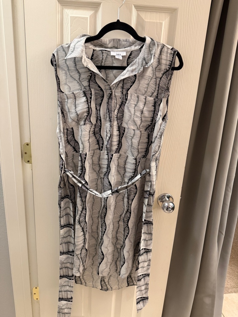 Bar III Black and White Sleeveless Collared Midi Dress